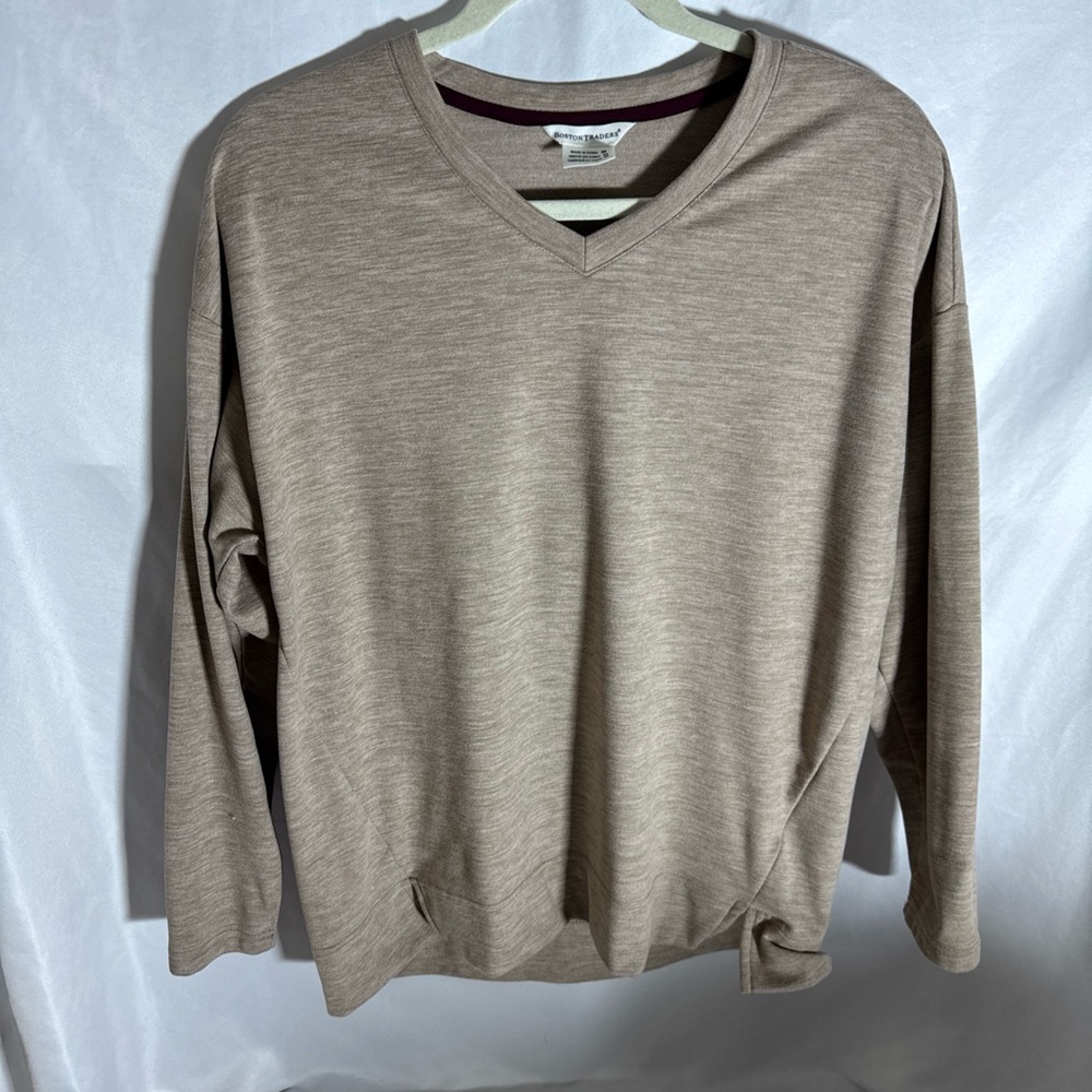 Boston Traders Women's Size Medium V-Neck Long Sleeve Pullover 46x26”